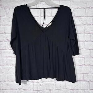 Altar'd State Women's Black V-Neck Top  Medium